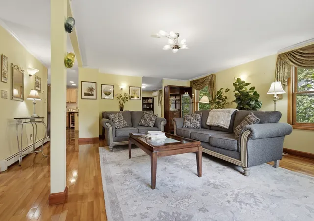 Photo 4 of Single family home for sale at 7 Gambier St, Auburndale, MA 02466 | MLS# 73574742 | Listing updated on 2026-09-16