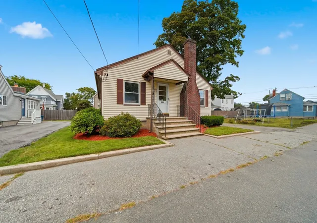 Photo 3 of Single family home for sale at 3 Carlton St, Peabody, MA 01960 | MLS# 73574676 | Listing updated on 2026-09-20