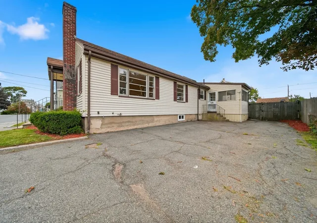 Photo 3 of Single family home for sale at 3 Carlton St, Peabody, MA 01960 | MLS# 73574676 | Listing updated on 2026-09-21