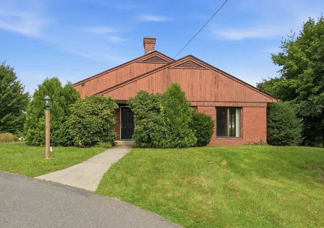 Photo 1 of Sale Pending at 31 Woodcrest Rd, Springfield, MA 01129 | MLS# 73575823 | Listing updated on 2026-09-30