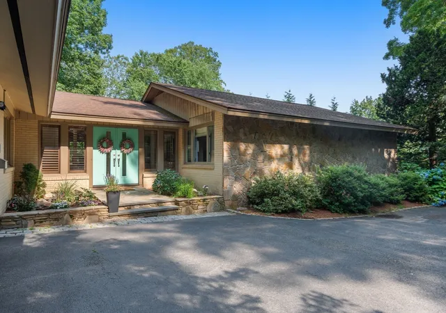 Photo 4 of Single family home for sale at 90 Aylesbury Rd, Worcester, MA 01609 | MLS# 73573666 | Listing updated on 2026-09-15