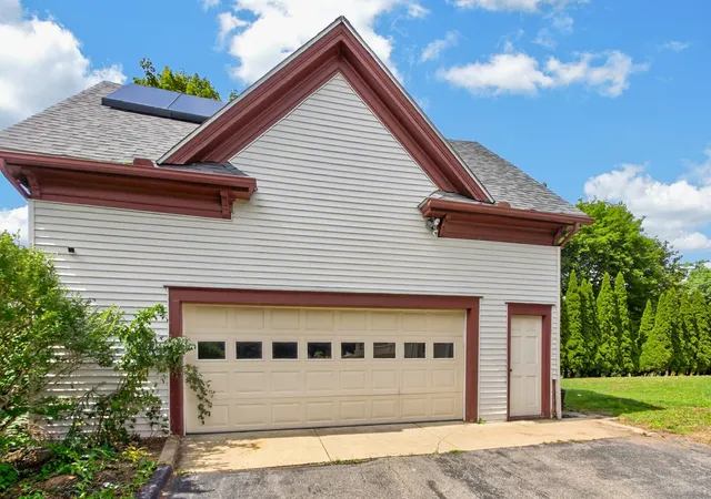 Photo 2 of Single family home for sale at 141 Chestnut St, Gardner, MA 01440 | MLS# 73573120 | Listing updated on 2026-09-22