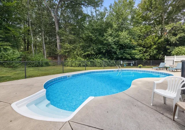 Photo 4 of Single family home for sale at 4 Blueberry Ln, Norfolk, MA 02056 | MLS# 73575876 | Listing updated on 2026-09-15