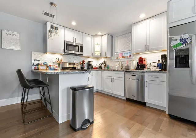 Listing Photo 5 - Condo for sale in building located at 87 Brg St, Northampton, MA 01970 - Unit #2