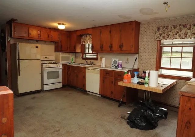 Photo 2 of Sale Pending at 280 Oak St, Halifax, MA 02338 | MLS# 73587679 | Listing updated on 2026-10-14