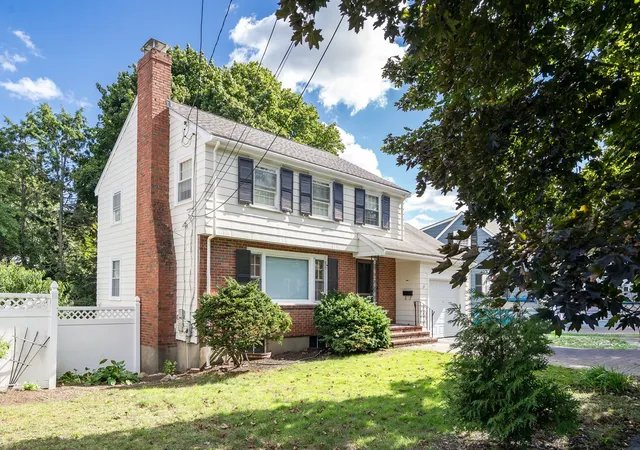 Photo 2 of Single family home for sale at 33 Stowecroft Rd, Arlington, MA 02474 | MLS# 73581085 | Listing updated on 2026-10-22