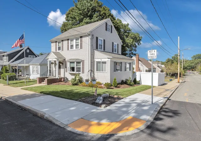 Photo 2 of Single family home for sale at 45 Hemlock Rd, West Roxbury, MA 02132 | MLS# 73579046 | Listing updated on 2026-10-04
