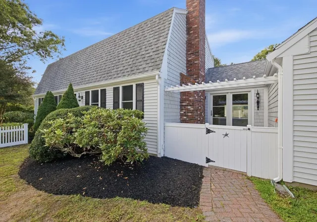 Photo 3 of Single family home for sale at 3 Thoreau Dr, Centerville, MA 02632 | MLS# 73571417 | Listing updated on 2026-10-02