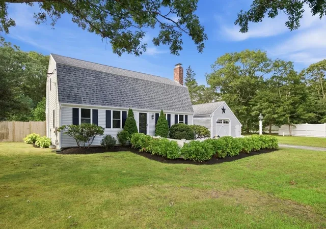 Photo 3 of Single family home for sale at 3 Thoreau Dr, Centerville, MA 02632 | MLS# 73571417 | Listing updated on 2026-10-02