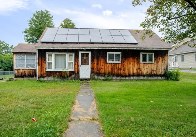 Photo 1 of Single family home for sale at 56 John St, Lunenburg, MA 01462 | MLS# 73573626 | Listing updated on 2026-09-17