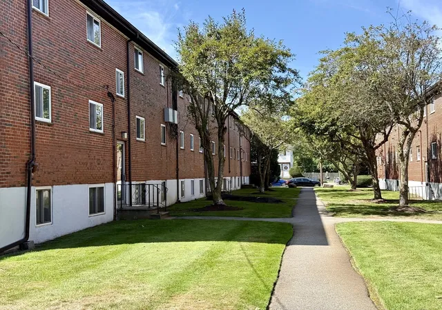 Photo 1 of Sale Pending at 40 Bryon St #4, Chestnut Hill, MA 02467 | MLS# 73577244 | Listing updated on 2026-10-14