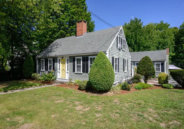 Photo 2 of Single family home for sale at 637 Union St, Rockland, MA 02370 | MLS# 73574092 | Listing updated on 2026-09-28