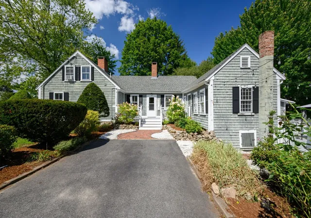 Photo 3 of Single family home for sale at 637 Union St, Rockland, MA 02370 | MLS# 73574092 | Listing updated on 2026-09-28