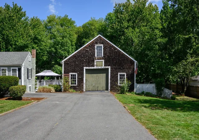 Photo 3 of Single family home for sale at 637 Union St, Rockland, MA 02370 | MLS# 73574092 | Listing updated on 2026-09-28