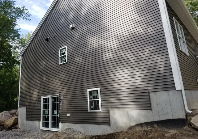 Photo 3 of Single family home for sale at 14 Kettle Hl Rd, Uxbridge, MA 01569 | MLS# 73585933 | Listing updated on 2026-10-06