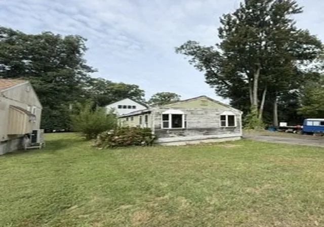 Photo 3 of Sale Pending at 42 Whittier Rd, Marlborough, MA 01752 | MLS# 73574254 | Listing updated on 2026-10-01