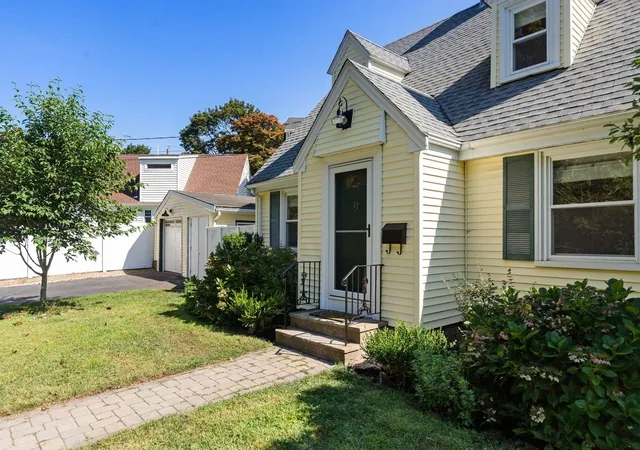 Photo 3 of Sale Pending at 37 West St, Marblehead, MA 01945 | MLS# 73573605 | Listing updated on 2026-09-29