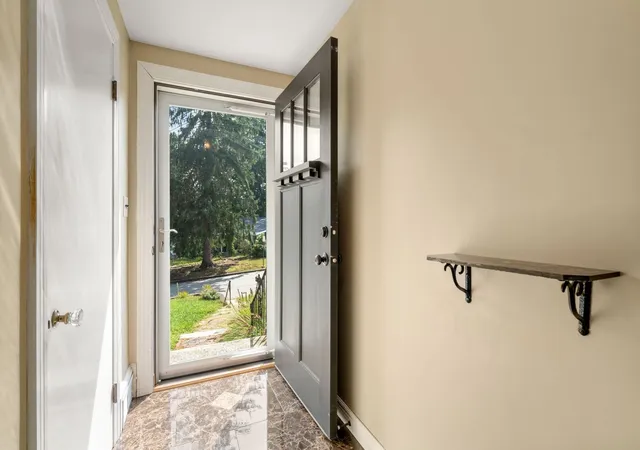 Photo 4 of Sale Pending at 15 Claridge Dr, Worcester, MA 01602 | MLS# 73575284 | Listing updated on 2026-09-29