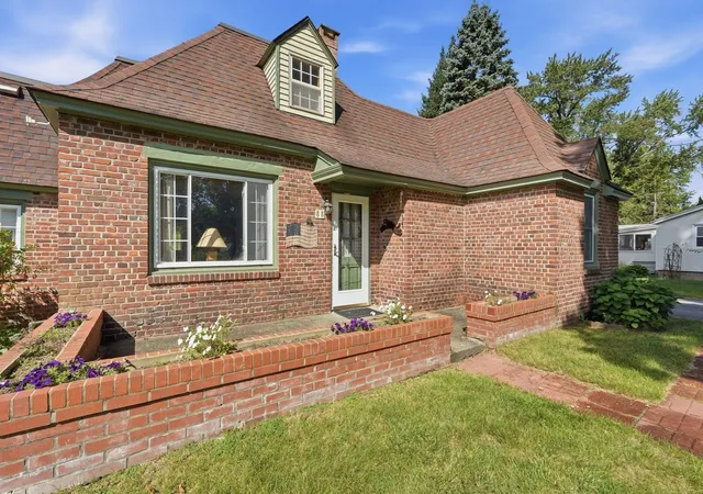 Photo 3 of Sale Pending at 88 Homestead Ave, Greenfield, MA 01301 | MLS# 73571596 | Listing updated on 2026-09-29