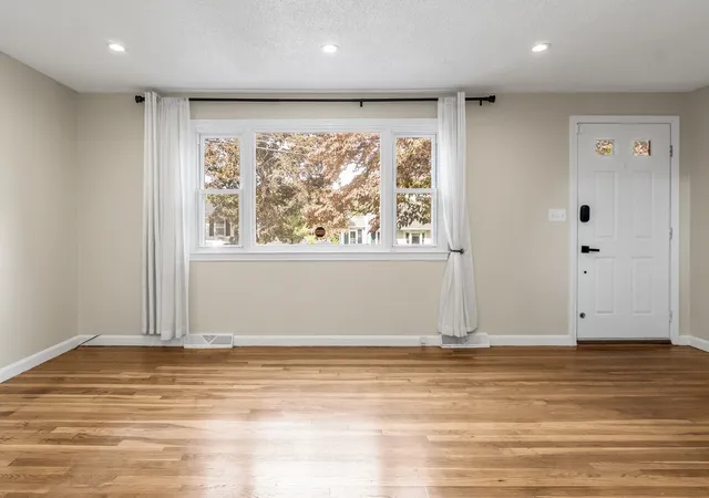 Listing Photo 5 - Condo for sale in building located at 631 E Merrimack St, Lowell, MA 01852 - Unit #631