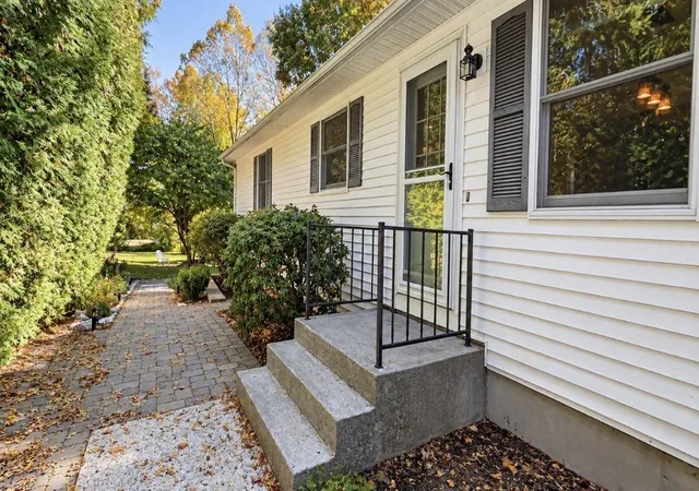 Photo 2 of Single family home for sale at 2 Grandview Ln, Easthampton, MA 01027 | MLS# 73587758 | Listing updated on 2026-10-16