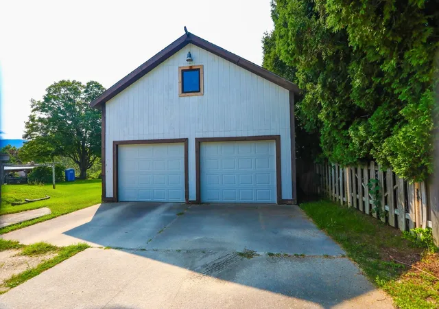 Photo 3 of House for sale at 39 Middle Rd, Clarksburg, MA 01247 | MLS# 73572123 | Listing updated on 2026-09-11