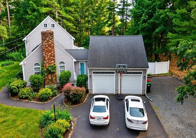 Photo 2 of Single family home for sale at 196 Mechanic St, Foxboro, MA 02035 | MLS# 73572140 | Listing updated on 2026-09-10