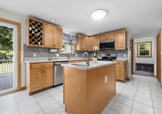 Photo 4 of Sale Pending at 7 Eagle Rock Dr, Millville, MA 01529 | MLS# 73572686 | Listing updated on 2026-09-29
