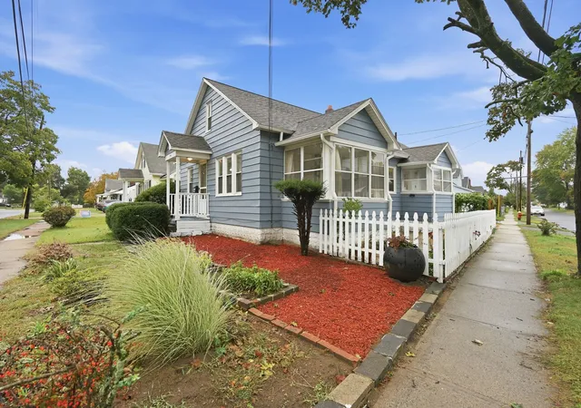 Photo 2 of Sale Pending at 1774 Carew St, Springfield, MA 01104 | MLS# 73583023 | Listing updated on 2026-10-28