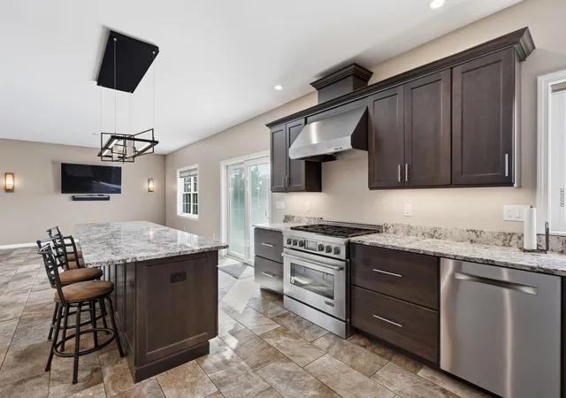 Photo 3 of Single family home for sale at 9 Marshall Cir, Peabody, MA 01960 | MLS# 73574505 | Listing updated on 2026-09-13