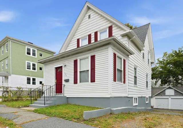 Photo 3 of Single family home for sale at 165 Fairmont Ave, Worcester, MA 01604 | MLS# 73586193 | Listing updated on 2026-10-06