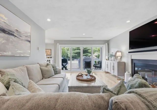 Photo 3 of Sale Pending at 1100 Salem St #32, Lynnfield, MA 01940 | MLS# 73574036 | Listing updated on 2026-09-29