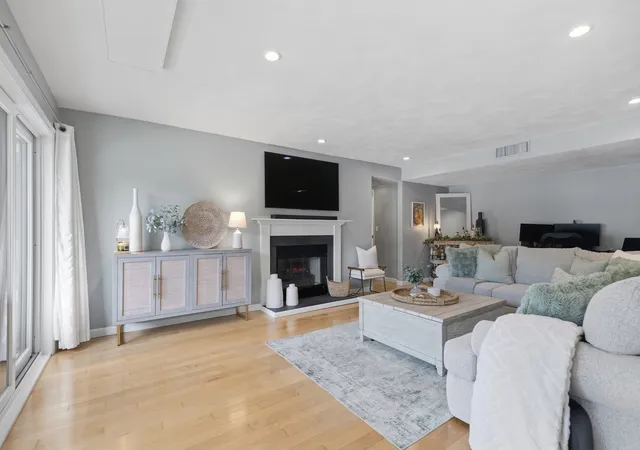 Photo 3 of Sale Pending at 1100 Salem St #32, Lynnfield, MA 01940 | MLS# 73574036 | Listing updated on 2026-09-29