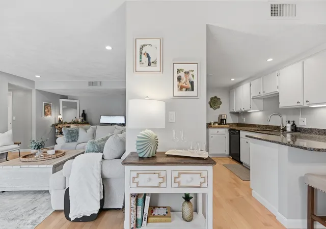 Photo 4 of Sale Pending at 1100 Salem St #32, Lynnfield, MA 01940 | MLS# 73574036 | Listing updated on 2026-09-29