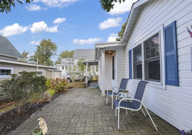 Photo 3 of Single family home for sale at 40b East Blvd, Onset, MA 02558 | MLS# 73589440 | Listing updated on 2026-10-15