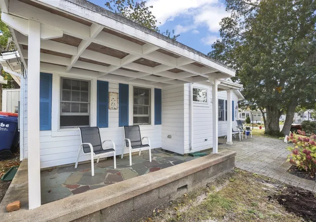 Photo 4 of Single family home for sale at 40b East Blvd, Onset, MA 02558 | MLS# 73589440 | Listing updated on 2026-10-15
