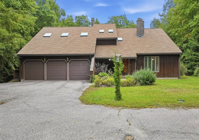 Photo 2 of Single family home for sale at 6 Nestlewood Ln, Hubbardston, MA 01452 | MLS# 73583026 | Listing updated on 2026-10-01