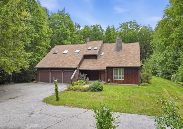 Photo 3 of Single family home for sale at 6 Nestlewood Ln, Hubbardston, MA 01452 | MLS# 73583026 | Listing updated on 2026-10-01