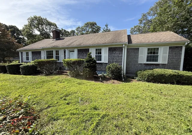 Photo 2 of Single family home for sale at 87 Hinckley Cir, Osterville, MA 02655 | MLS# 73581180 | Listing updated on 2026-10-20
