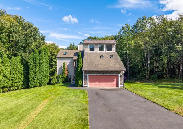 Photo 2 of Single family home for sale at 72 Mountain View Dr, Belchertown, MA 01007 | MLS# 73582463 | Listing updated on 2026-10-09
