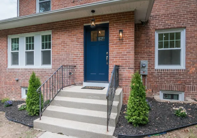 Photo 2 of Single family home for sale at 41 Dartmouth St, Holyoke, MA 01040 | MLS# 73576156 | Listing updated on 2026-09-11