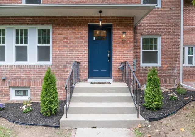 Photo 3 of Single family home for sale at 41 Dartmouth St, Holyoke, MA 01040 | MLS# 73576156 | Listing updated on 2026-10-08
