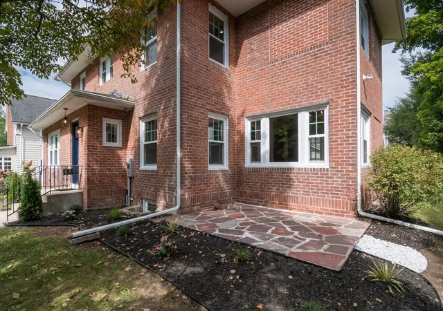 Photo 4 of Single family home for sale at 41 Dartmouth St, Holyoke, MA 01040 | MLS# 73576156 | Listing updated on 2026-10-08
