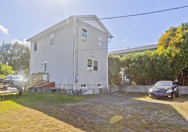 Listing Photo 4 - Condo for sale in building located at 73-75 Walnut St, Holyoke, MA 02478