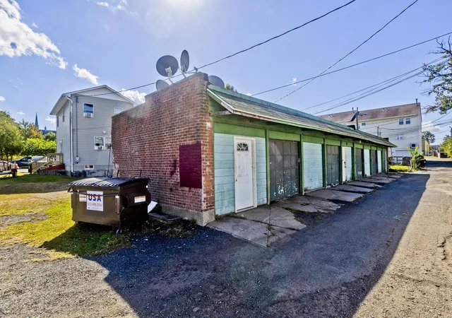 Listing Photo 5 - Condo for sale in building located at 73-75 Walnut St, Holyoke, MA 02478