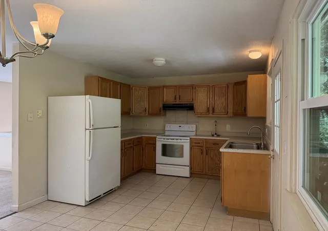 Photo 2 of Single family home for sale at 5 Edge Hl Rd, Amherst, MA 01002 | MLS# 73574961 | Listing updated on 2026-09-17