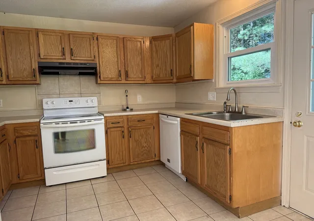 Photo 3 of Single family home for sale at 5 Edge Hl Rd, Amherst, MA 01002 | MLS# 73574961 | Listing updated on 2026-09-17