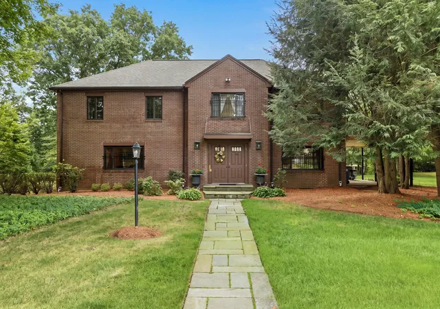 Photo 1 of Single family home for sale at 5 Rollingwood Dr, Worcester, MA 01609 | MLS# 73570769 | Listing updated on 2026-09-14