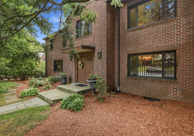Photo 2 of Single family home for sale at 5 Rollingwood Dr, Worcester, MA 01609 | MLS# 73570769 | Listing updated on 2026-09-14