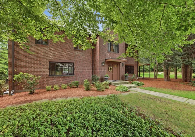 Photo 3 of Single family home for sale at 5 Rollingwood Dr, Worcester, MA 01609 | MLS# 73570769 | Listing updated on 2026-09-14